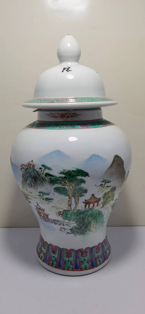 古玩陶瓷出口創(chuàng)匯期山水紋彩瓷將軍罐拍賣,當(dāng)前價(jià)格1000元