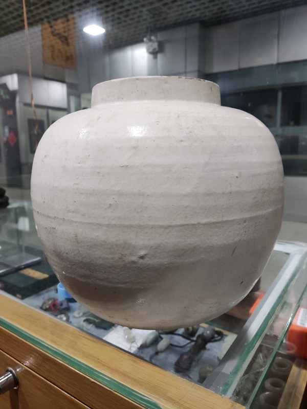 古玩陶瓷明代白釉大罐拍賣,當(dāng)前價(jià)格988元