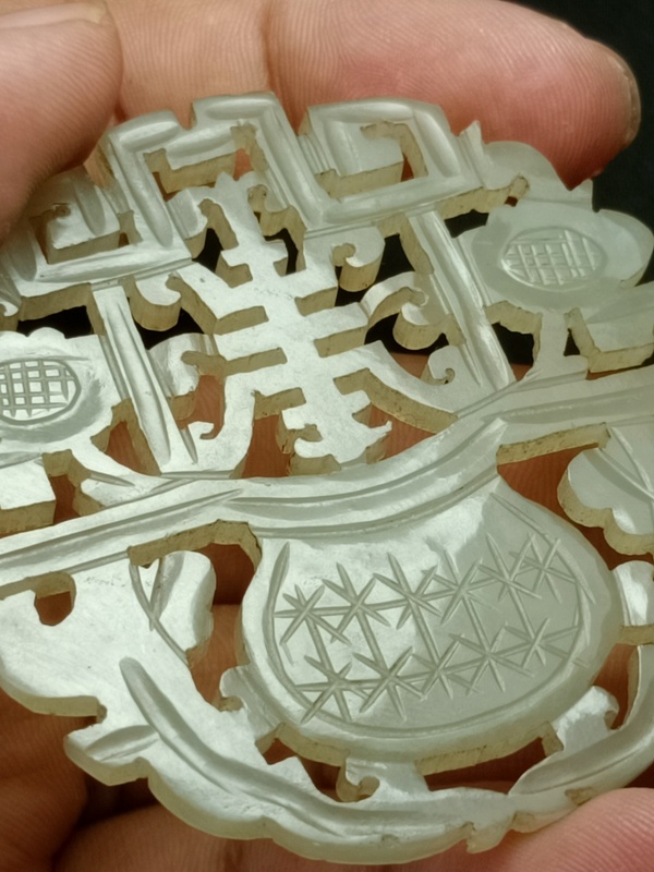 古玩玉器清代和田玉双龙捧寿花篮佩拍卖，当前价格4000元