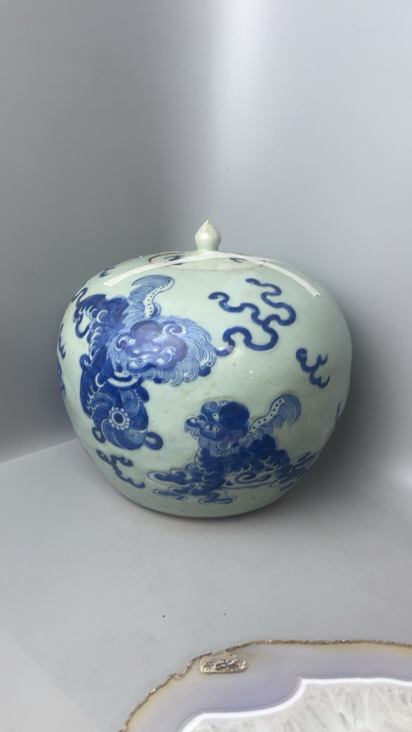 古玩陶瓷清晚期豆青釉青花太獅少獅紋蓋罐拍賣,當(dāng)前價(jià)格11000元
