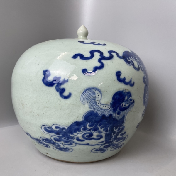 古玩陶瓷清晚期豆青釉青花太獅少獅紋蓋罐拍賣,當(dāng)前價(jià)格11000元