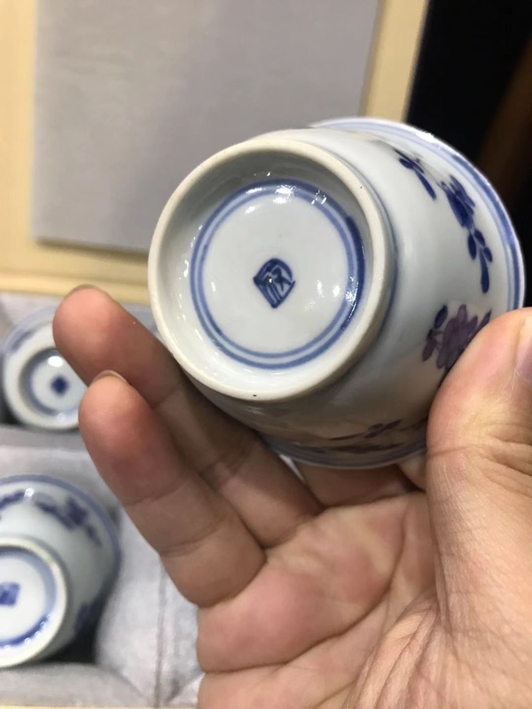 古玩陶瓷送禮佳品-康熙青花三多花卉紋杯碟套裝拍賣，當前價格8600元