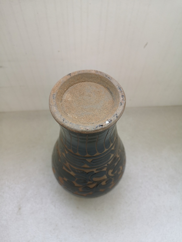 古玩陶瓷上世紀(jì)晚期磁州窯黑釉剔花花卉紋梅瓶拍賣(mài),當(dāng)前價(jià)格580元