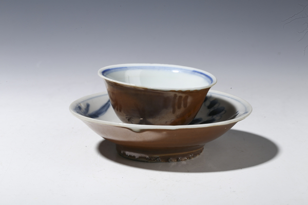 古玩陶瓷外醬釉內(nèi)青花花卉茶杯一套拍賣,當(dāng)前價格2500元