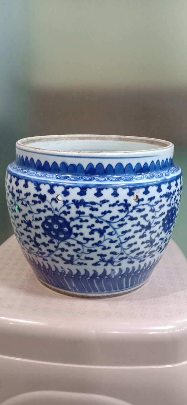 古玩轉(zhuǎn)賣乾隆青花纏枝花卉紋粥罐拍賣,當(dāng)前價(jià)格270元