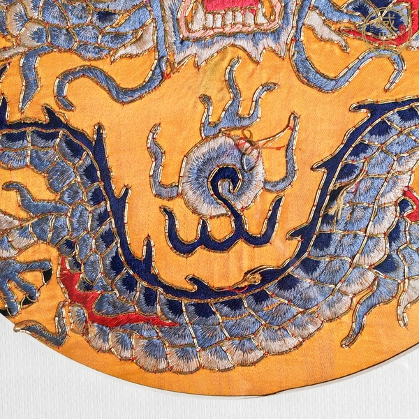 古玩雜項(xiàng)團(tuán)龍刺繡掛屏 真品鑒賞圖