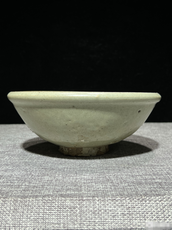 古玩陶瓷【低价大处理】元代龙泉窑系青釉碗拍卖，当前价格288元