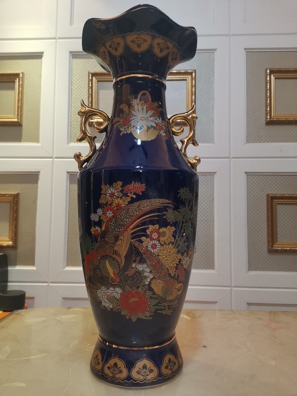 古玩转卖60年代-80年代花鸟纹蓝釉双耳花口瓶拍卖，当前价格4888元