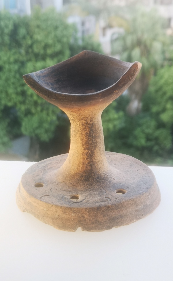 古玩轉(zhuǎn)賣元代.黑陶油燈 (推薦理由:稀有、禪意 )拍賣,當(dāng)前價格0元