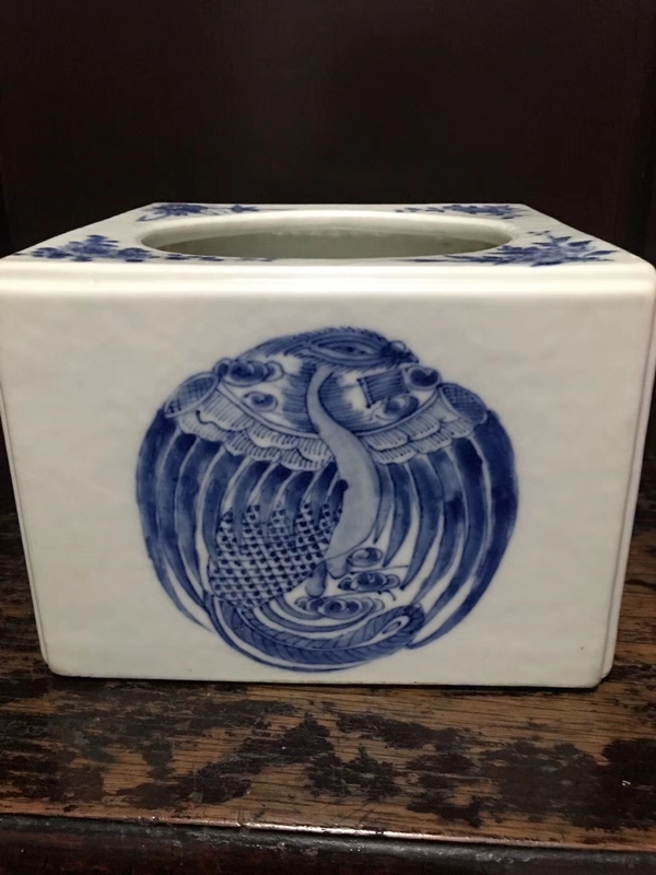 古玩陶瓷清中期團(tuán)鳳紋花卉紋四方青花水盂拍賣(mài),當(dāng)前價(jià)格36000元