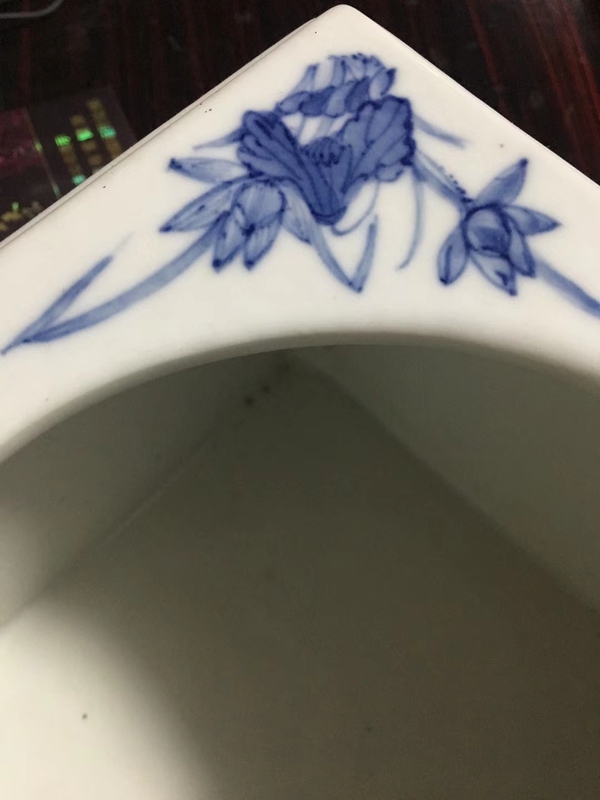古玩陶瓷清中期團(tuán)鳳紋花卉紋四方青花水盂拍賣(mài),當(dāng)前價(jià)格36000元