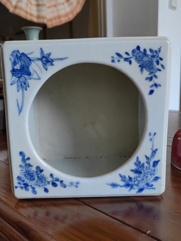 古玩陶瓷清中期團(tuán)鳳紋花卉紋四方青花水盂拍賣(mài),當(dāng)前價(jià)格36000元