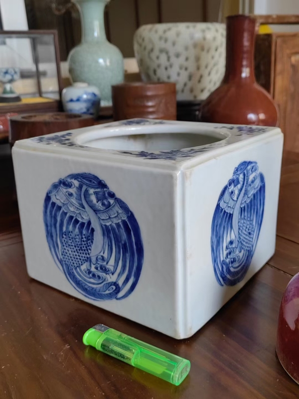 古玩陶瓷清中期團(tuán)鳳紋花卉紋四方青花水盂拍賣(mài),當(dāng)前價(jià)格36000元