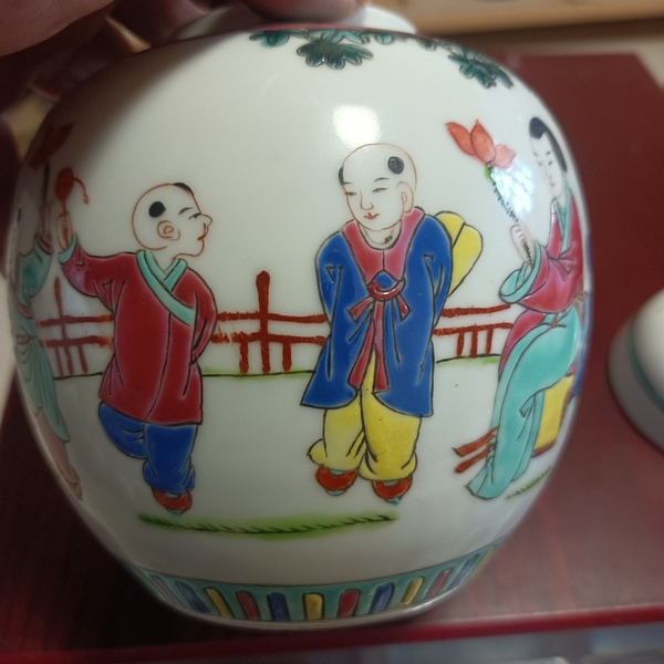 古玩陶瓷民國晚期左右人物紋蓋罐拍賣,當前價格1280元