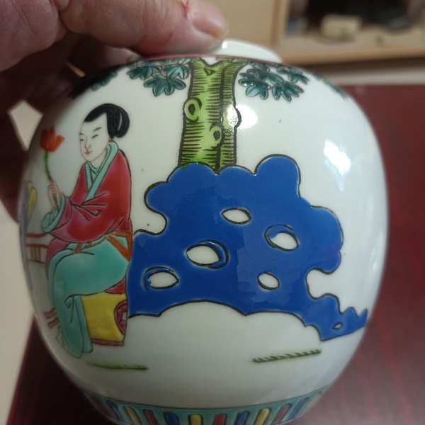 古玩陶瓷民國晚期左右人物紋蓋罐拍賣,當前價格1280元