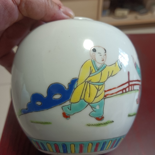 古玩陶瓷民國晚期左右人物紋蓋罐拍賣,當前價格1280元