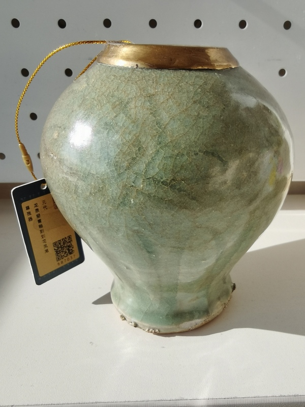 古玩陶瓷元代?龍泉窯刻劃花鳳尾尊拍賣(mài),當(dāng)前價(jià)格1200元