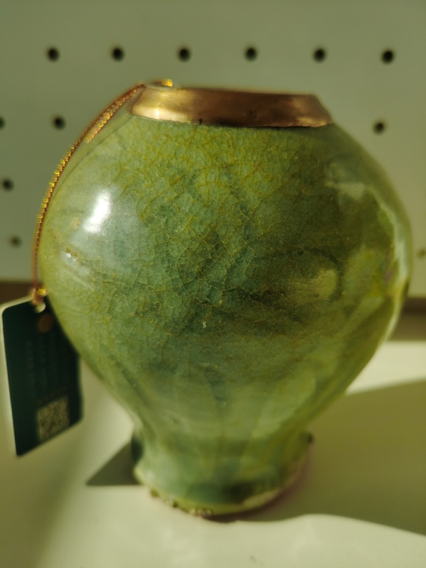 古玩陶瓷元代?龍泉窯刻劃花鳳尾尊拍賣(mài),當(dāng)前價(jià)格1200元