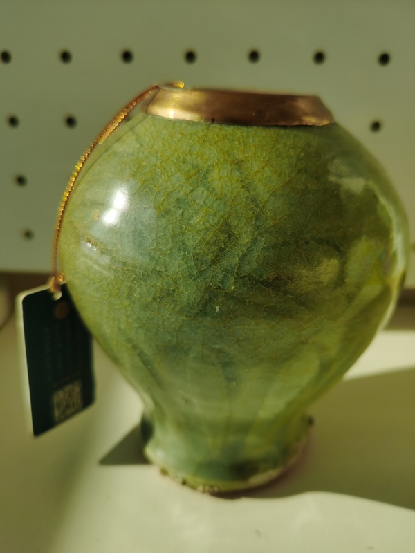 古玩陶瓷元代?龍泉窯刻劃花鳳尾尊拍賣(mài),當(dāng)前價(jià)格1200元