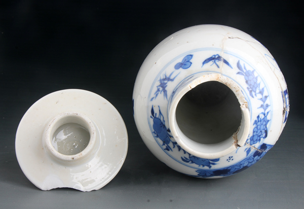 古玩陶瓷7265】清晚期 青花庭院教子圖梅瓶拍賣,當前價格1880元