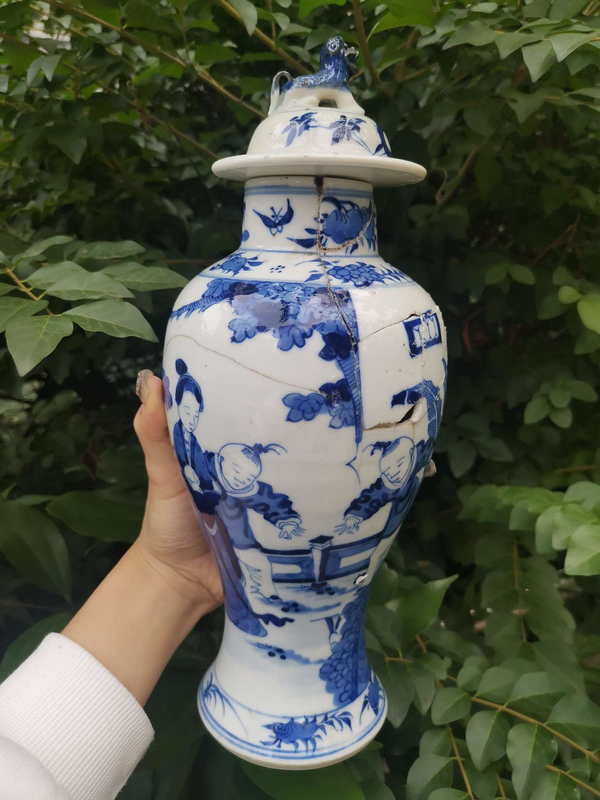 古玩陶瓷7265】清晚期 青花庭院教子圖梅瓶拍賣,當前價格1880元