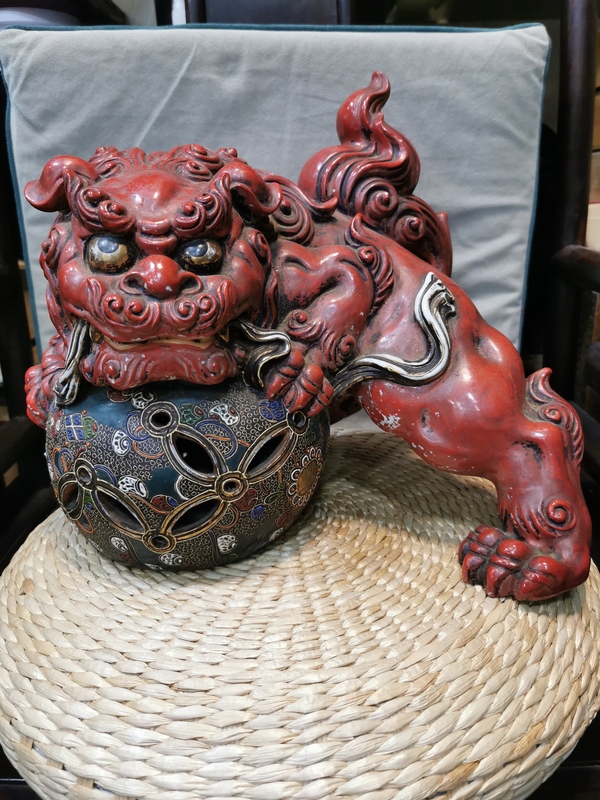 古玩陶瓷上世紀晚期飄帶繡球獅子塑像拍賣,當前價格9008元