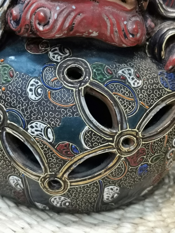 古玩陶瓷上世紀晚期飄帶繡球獅子塑像拍賣,當前價格9008元