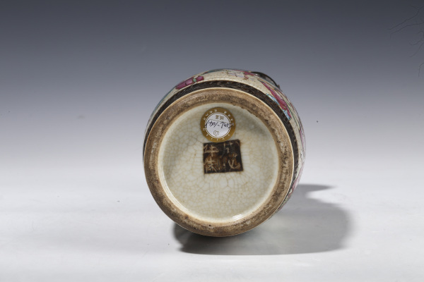 古玩陶瓷晚清·哥釉五彩刀马人物纹兽耳瓶拍卖，当前价格3192元