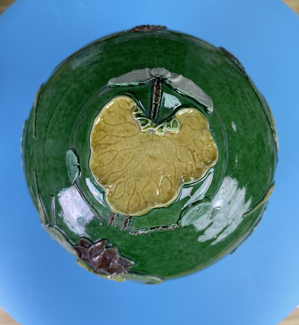 古玩陶瓷清晚期 極品素三彩堆塑一路連科紋大蓋罐拍賣,當前價格4500元
