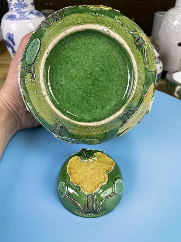 古玩陶瓷清晚期 極品素三彩堆塑一路連科紋大蓋罐拍賣,當前價格4500元