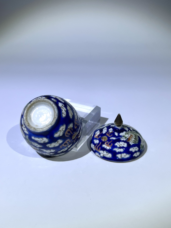 古玩陶瓷清中晚藍料粉彩白龍戲珠蓋罐拍賣,當前價格6000元