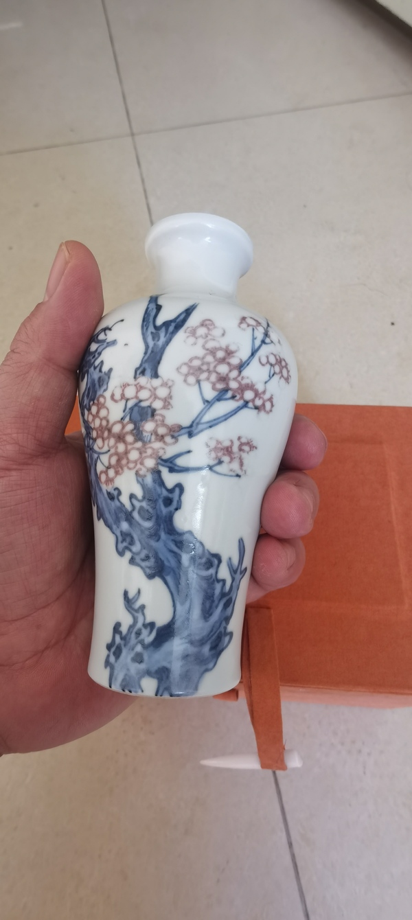 古玩陶瓷青花釉里紅梅花紋梅瓶拍賣,當前價格18000元