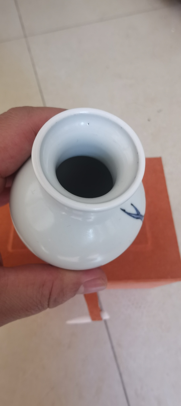 古玩陶瓷青花釉里紅梅花紋梅瓶拍賣,當前價格18000元