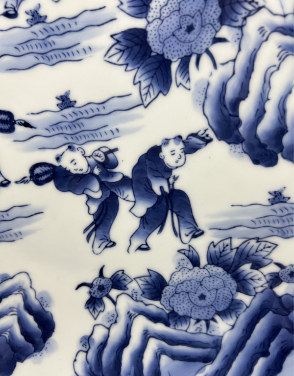 古玩陶瓷昭和時(shí)期嬰戲紋青花盤拍賣,當(dāng)前價(jià)格800元