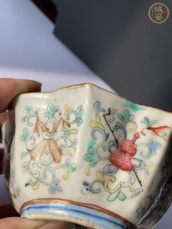古玩陶瓷清晚·內(nèi)松石綠釉外粉彩暗八仙紋花口杯真品鑒賞圖