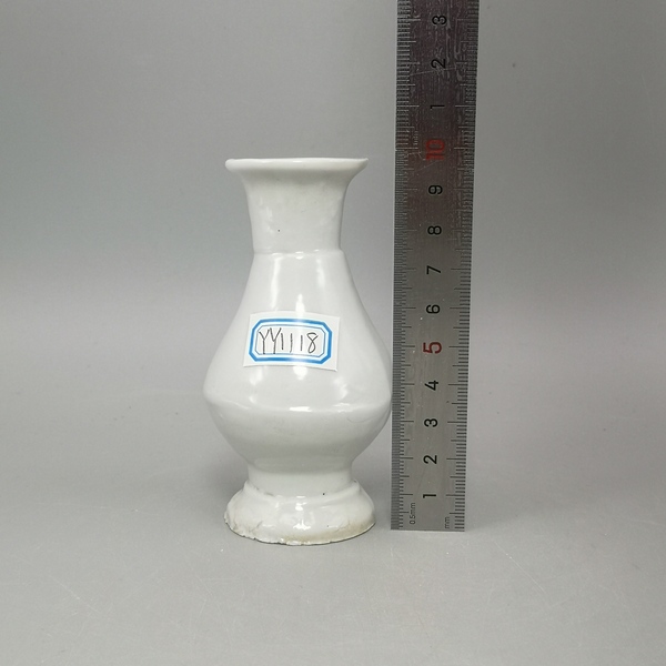 古玩陶瓷清早期白釉玉壺春瓶拍賣,當前價格550元