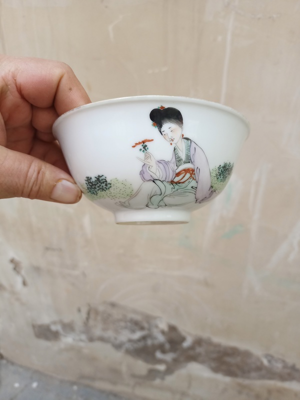 古玩陶瓷放漏民國粉彩碗拍賣,當前價格1500元