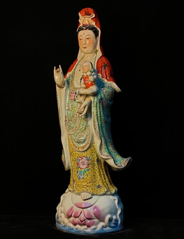 古玩陶瓷民國晚期至出口創匯送子觀音粉彩瓷塑拍賣,當前價格168000元