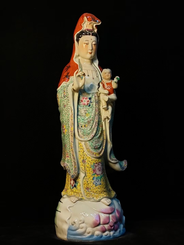 古玩陶瓷民國晚期至出口創匯送子觀音粉彩瓷塑拍賣,當前價格168000元