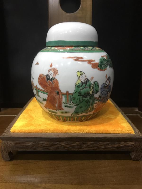 古玩陶瓷實(shí)物保真五彩三顧茅廬蓋罐拍賣,當(dāng)前價(jià)格2688元