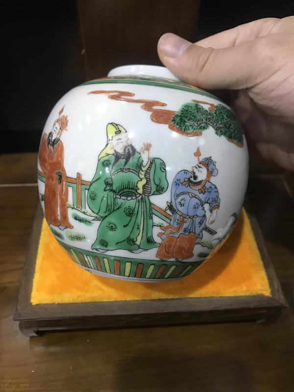 古玩陶瓷實(shí)物保真五彩三顧茅廬蓋罐拍賣,當(dāng)前價(jià)格2688元