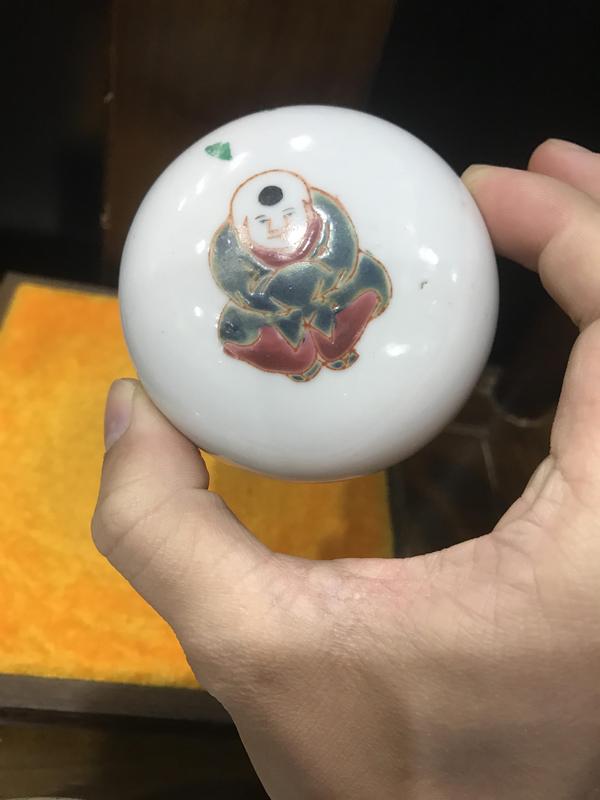 古玩陶瓷實(shí)物保真五彩三顧茅廬蓋罐拍賣,當(dāng)前價(jià)格2688元