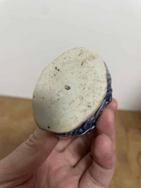 古玩陶瓷出口創(chuàng)匯期藍釉印花瓶拍賣,當前價格588元