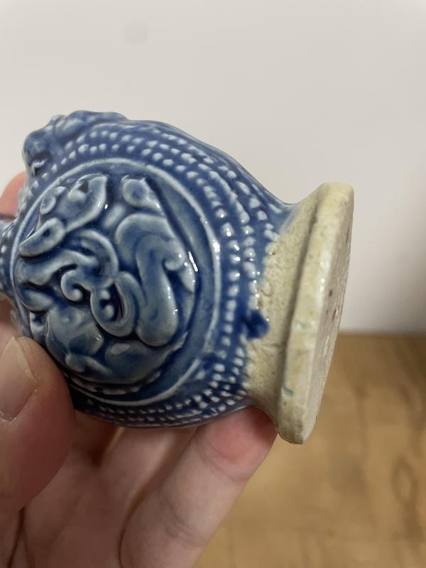 古玩陶瓷出口創(chuàng)匯期藍釉印花瓶拍賣,當前價格588元