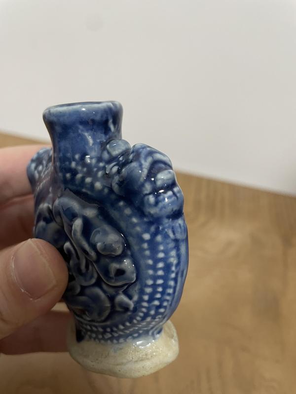 古玩陶瓷出口創(chuàng)匯期藍釉印花瓶拍賣,當前價格588元