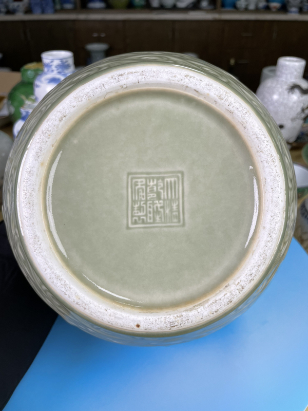 古玩陶瓷民國 青釉貼塑八仙紋飾太白罐(乾隆官窯款)拍賣,當前價格15000元