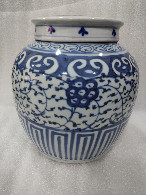 古玩陶瓷青花纏枝花卉紋蓋罐拍賣,當(dāng)前價(jià)格1680元