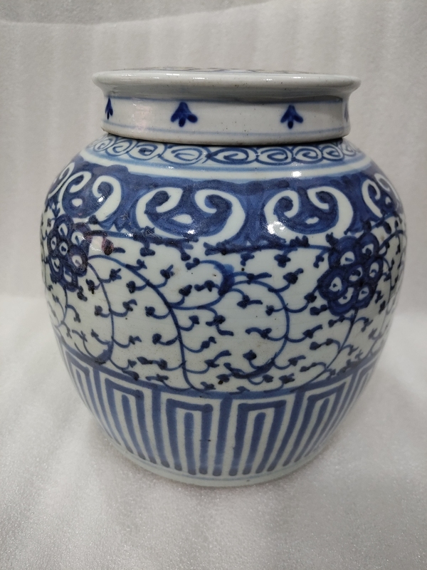 古玩陶瓷青花纏枝花卉紋蓋罐拍賣,當(dāng)前價(jià)格1680元