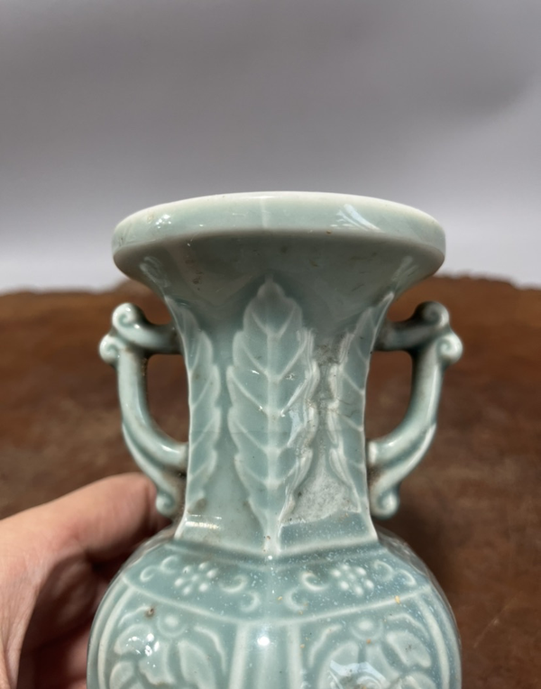 古玩陶瓷創匯?青釉三足印花花觚拍賣,當前價格899元