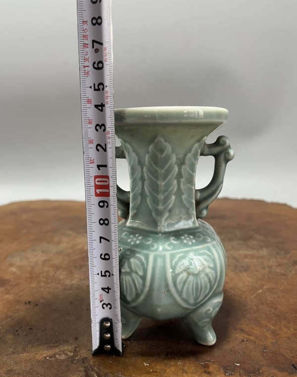 古玩陶瓷創匯?青釉三足印花花觚拍賣,當前價格899元